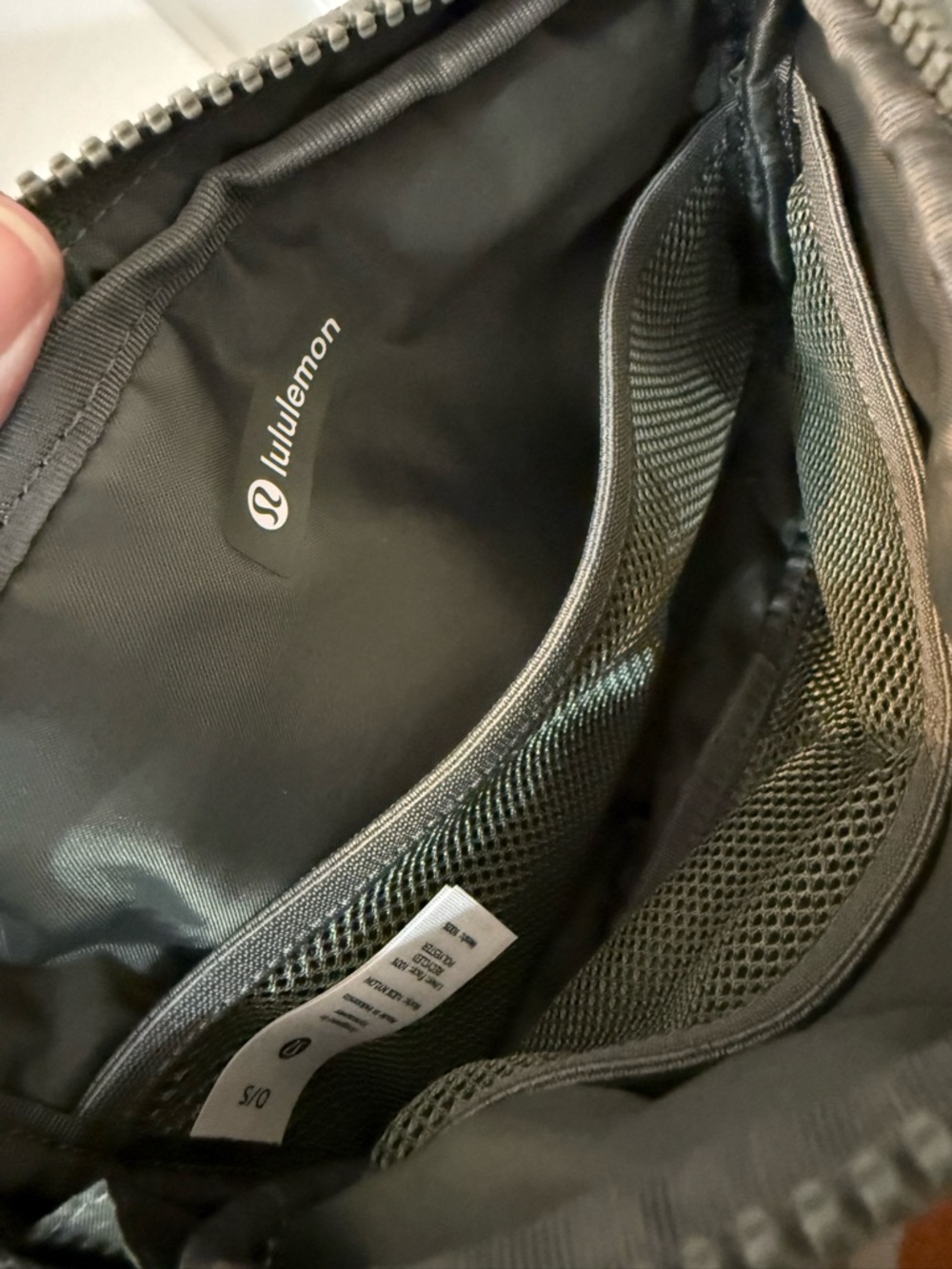 NWT Everywhere Belt Bag Large 2L - Picture 4 of 5
